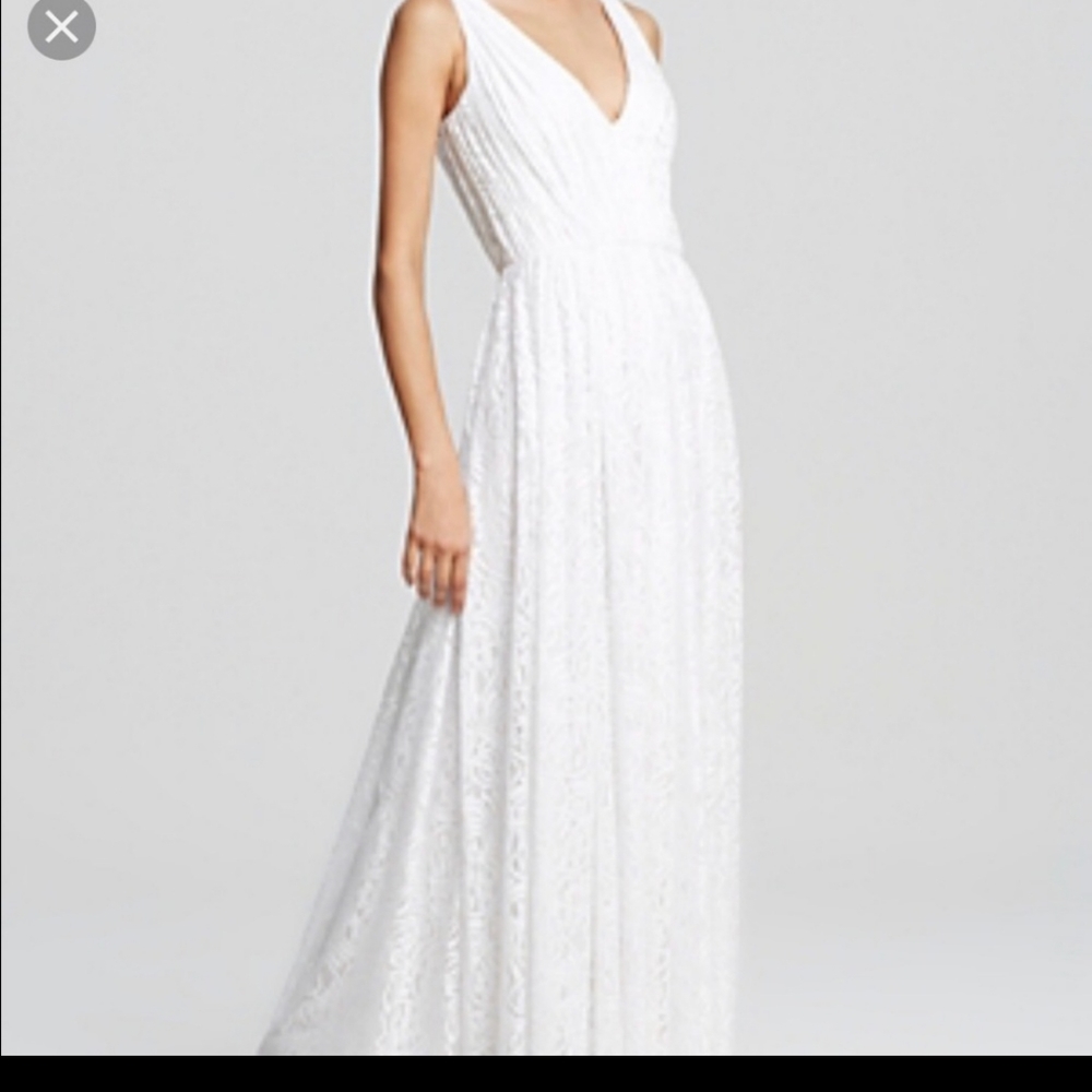 Vera Wang maxi white dress beautiful lace detail